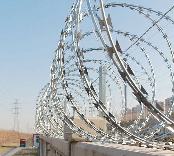 전기도금한 것 Galvanized1.5mmx1.5mm 다이아몬드는 레이저 와이어 메쉬를 용접했습니다 3