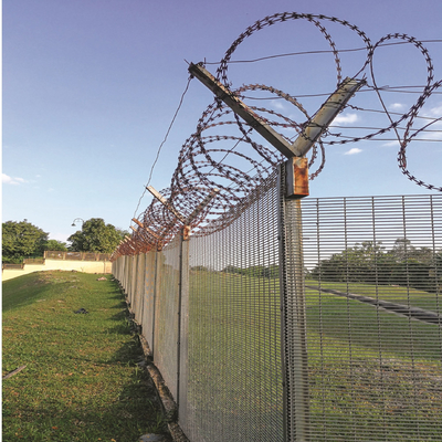 green power  coated Dia 500mm BTO-22 Razor Barbed Wire Airport Security Fence 1.8*30m  for  airport